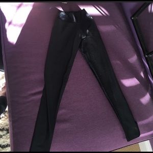 ❤️Black Luquido Snakeskin Leggings❤️